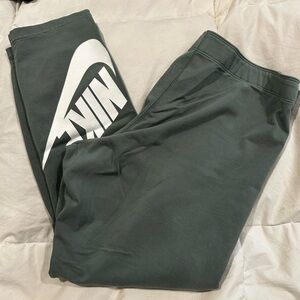 Nike Green 3/4 Leggings